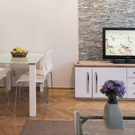 Apartment Palace *